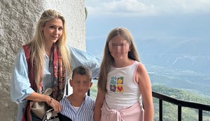 Kristina Radenković sa decom na Ostrogu