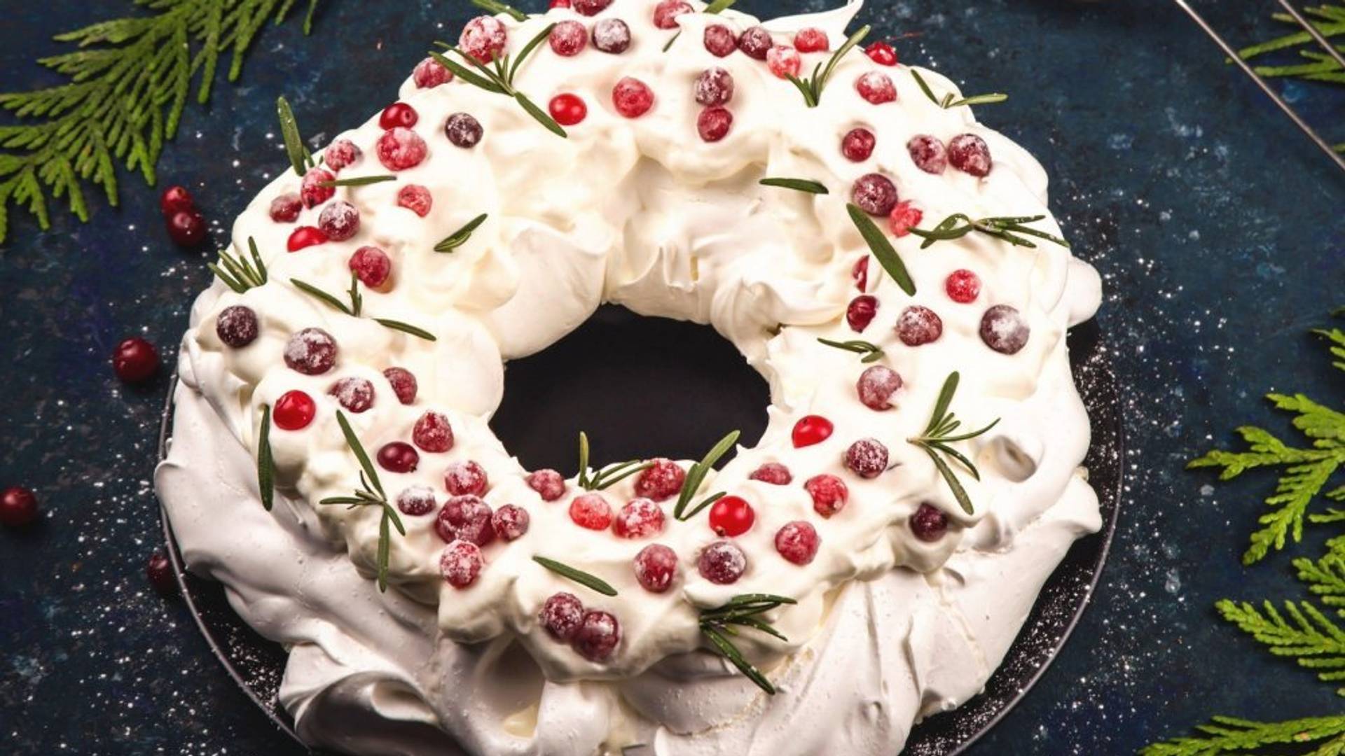 Pavlova je toliko dobra torta da su poslastičari morali da naprave i zimsku varijantu - recept će vas oduševiti