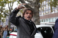 Johnny Depp feketelistára került Hollywoodban - a Legendás állatok után még egy sorozatból kirúgták