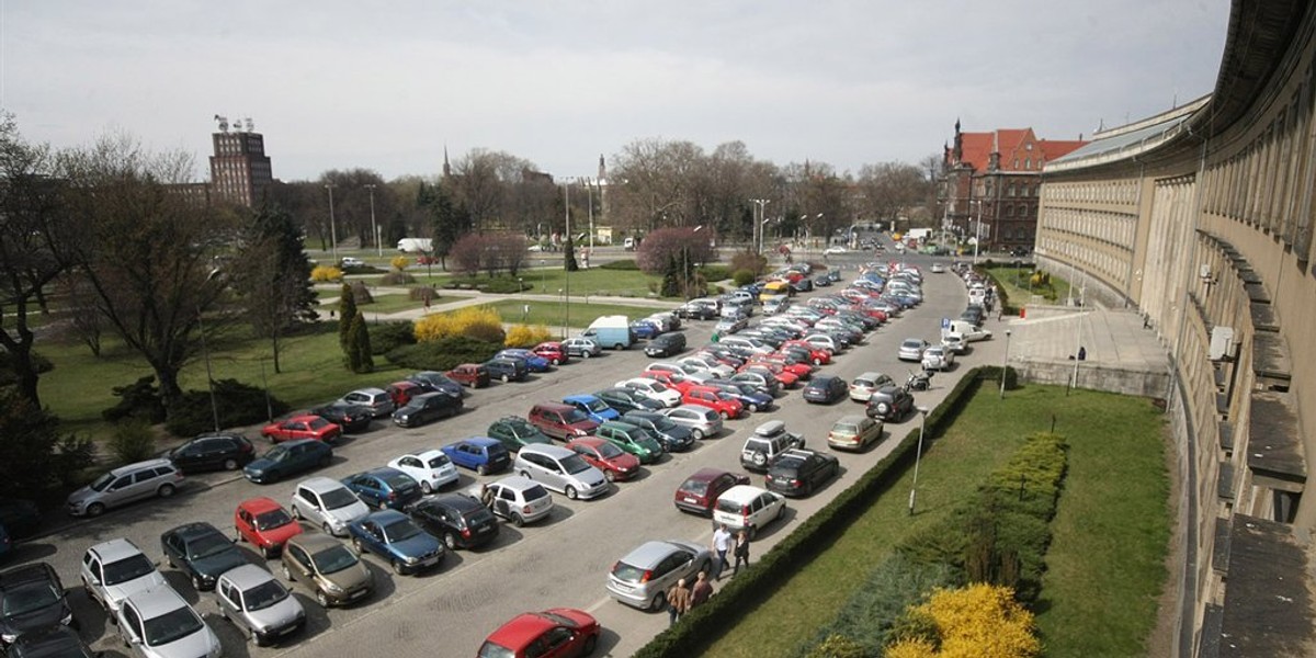 Tu parkują tylko urzędnicy!