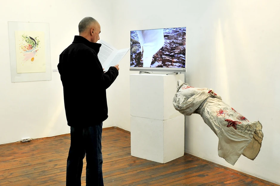 Autor: Bojana Kostadinovic, naziv rada: 'Ljiljani'