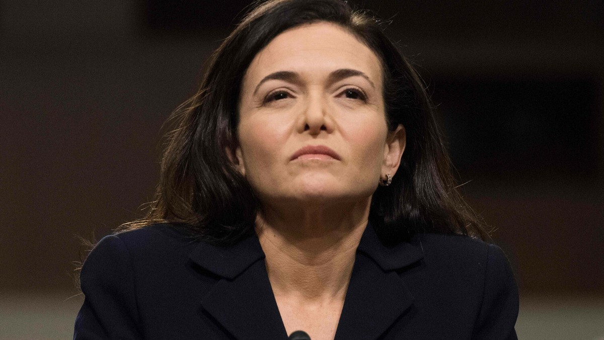 Dyrektor operacyjna Facebooka Sheryl Sandberg zeznaje przed senacką komisją ds. wywiadu na Kapitolu w Waszyngtonie, 5 września 2018 r. (Fot. Jim WATSON / AFP)