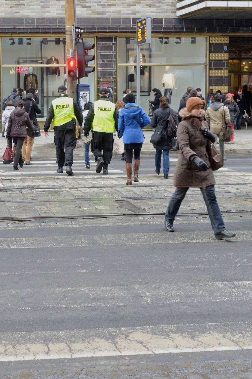 Przejście dla pieszych na Świdnickiej (przy„Renomie”) we Wrocławiu