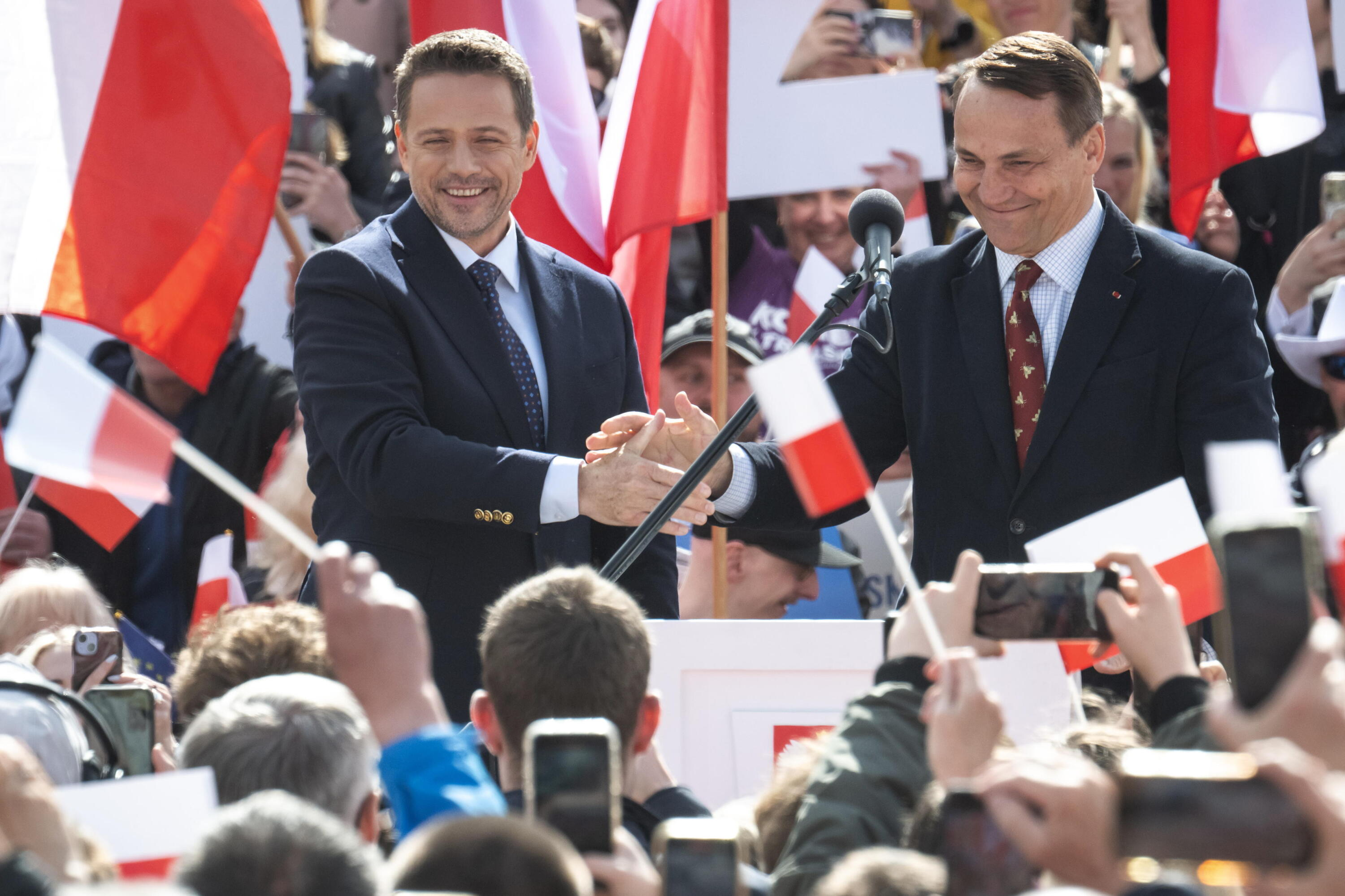 Sikorski liderem zaufania Polaków: 43,2 proc. w sondażu