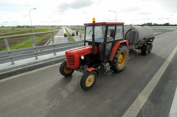 Autostrada 10 a1 ciągnik szlaban 