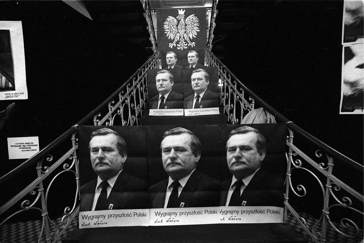 W kolejnych wyborach prezydenckich w 1995 r. przegrał z liderem Sojuszu Lewicy Demokratycznej Aleksandrem Kwaśniewskim