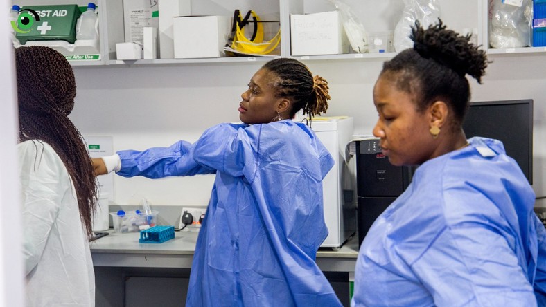 Coronavirus testing at the National Public Health Reference Laboratory in Gaduwa, Abuja [Twitter/@nighealthwatch]
