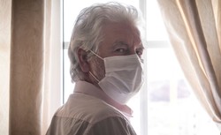 Badanie: 70 proc. podopiecznych domów seniora przechodzi Covid-19 bezobjawowo
