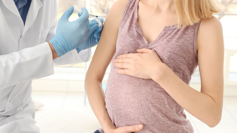 Szczepienie kobiety w ciąży