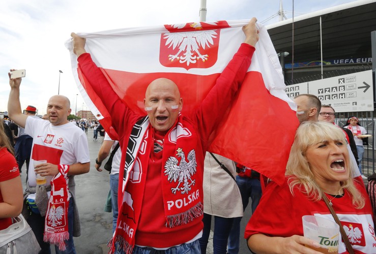 Tak polscy kibice wspierali kadrę Nawałki na Stade de France. Brawo Wy!
