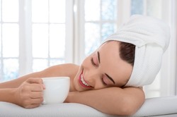 Przed sylwestrem jak znalazł! Kosmetyki, które wyczarujesz z herbaty