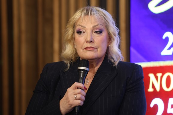 SNEŽANA ĐURIŠIĆ ZAVRŠILA U UDŽBENIKU ZA OSNOVNU ŠKOKU Evo šta osmaci uče: Pevačica se odmah oglasila