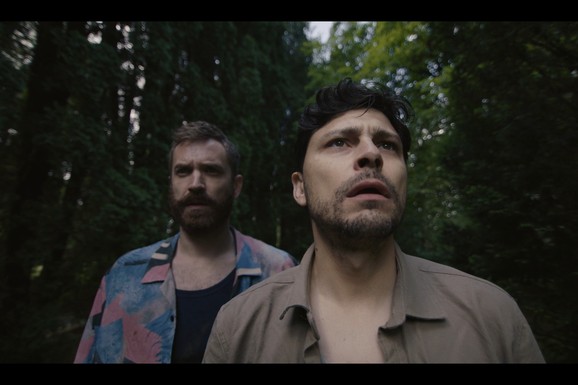 MOMČILO OTAŠEVIĆ I MARKO JANKETIĆ IGRAJU DVA BRATA Film "Crna truba" premijerno u Kirgistanu: Rastrzanost između patrijarhalnog obrasca  i  duha vremena novog doba