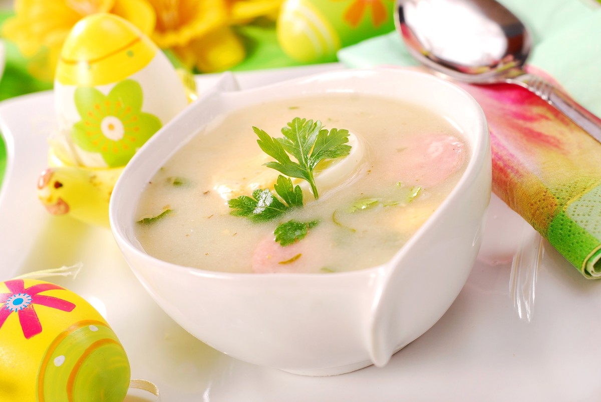 Barszcz biały na Wielkanoc. Delikatniejszy niż żurek, ale wymagający precyzji