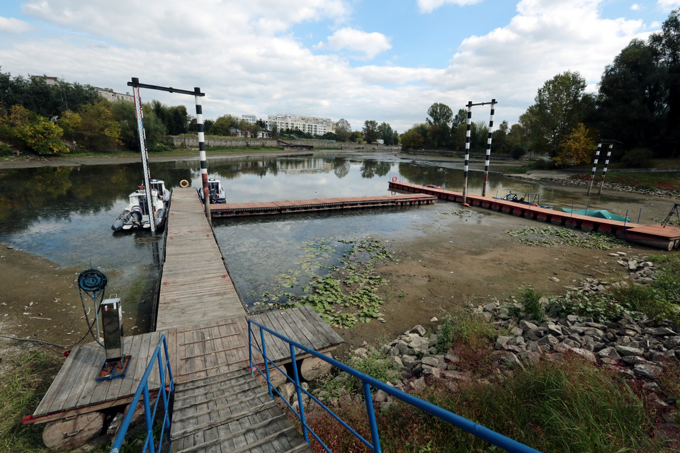 WARSZAWA WISŁA PORT PRASKI NISKI POZIOM WODY