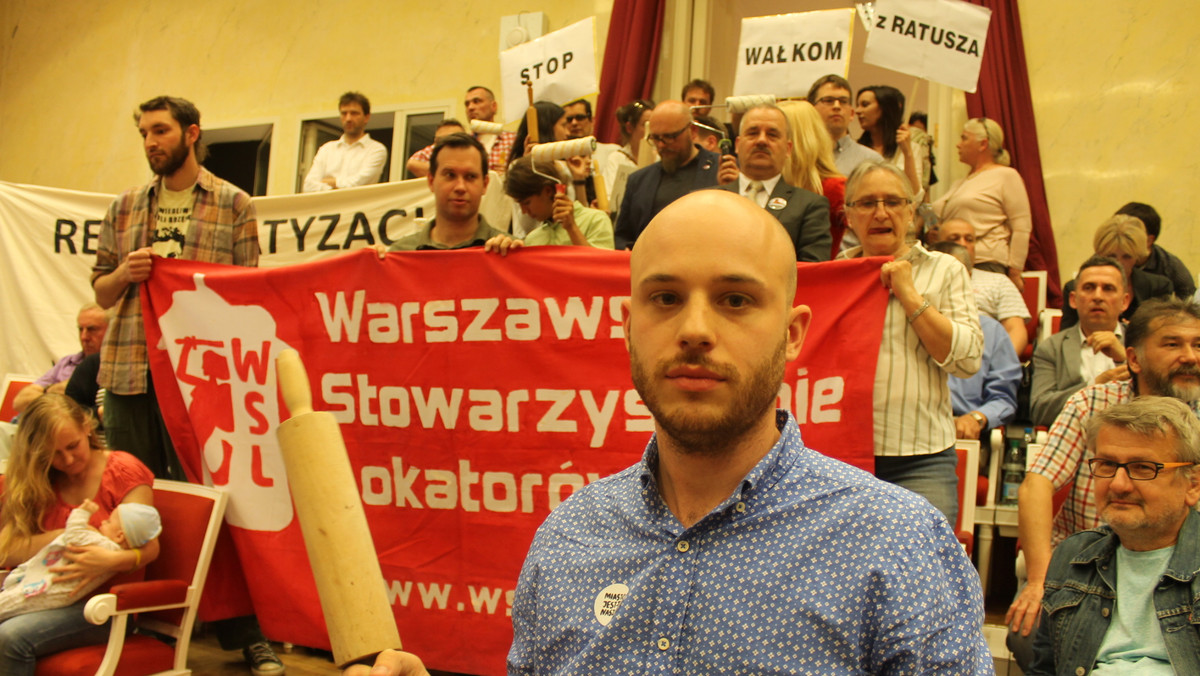 Protest na sesji Rady Warszawy. Piotr Halicki1