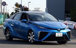 Przyszłość motoryzacji? Zobacz pierwszy samochód emitujący wodę zamiast spalin