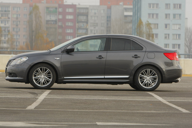 Suzuki Kizashi 2.4 VVT Sport: Sedan z dużymi ambicjami