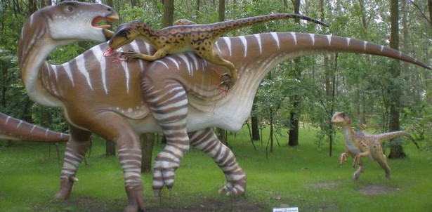 Eksponat w parku dinozaurów w Rogowie, powiat żniński