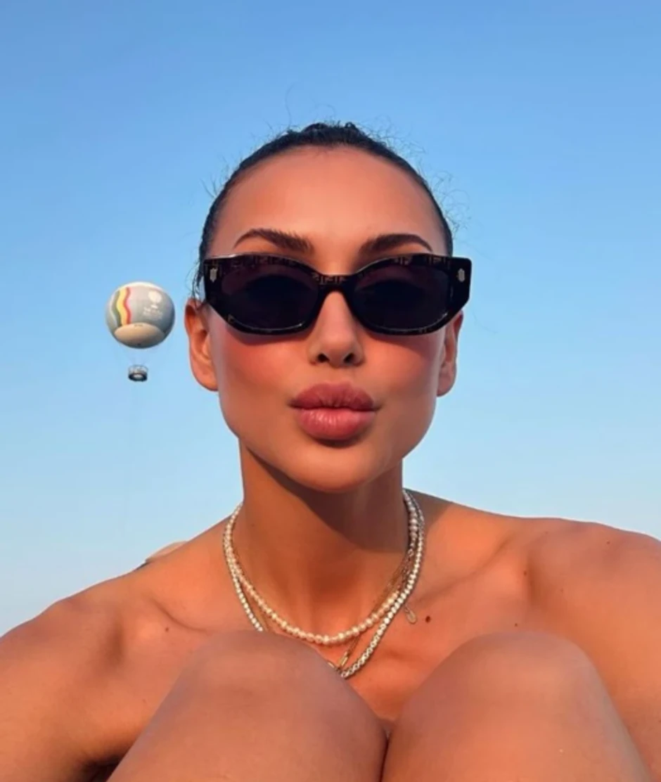 Emina Jahović, objava