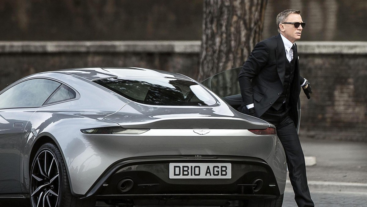 Daniel Craig jako James Bond Spectre