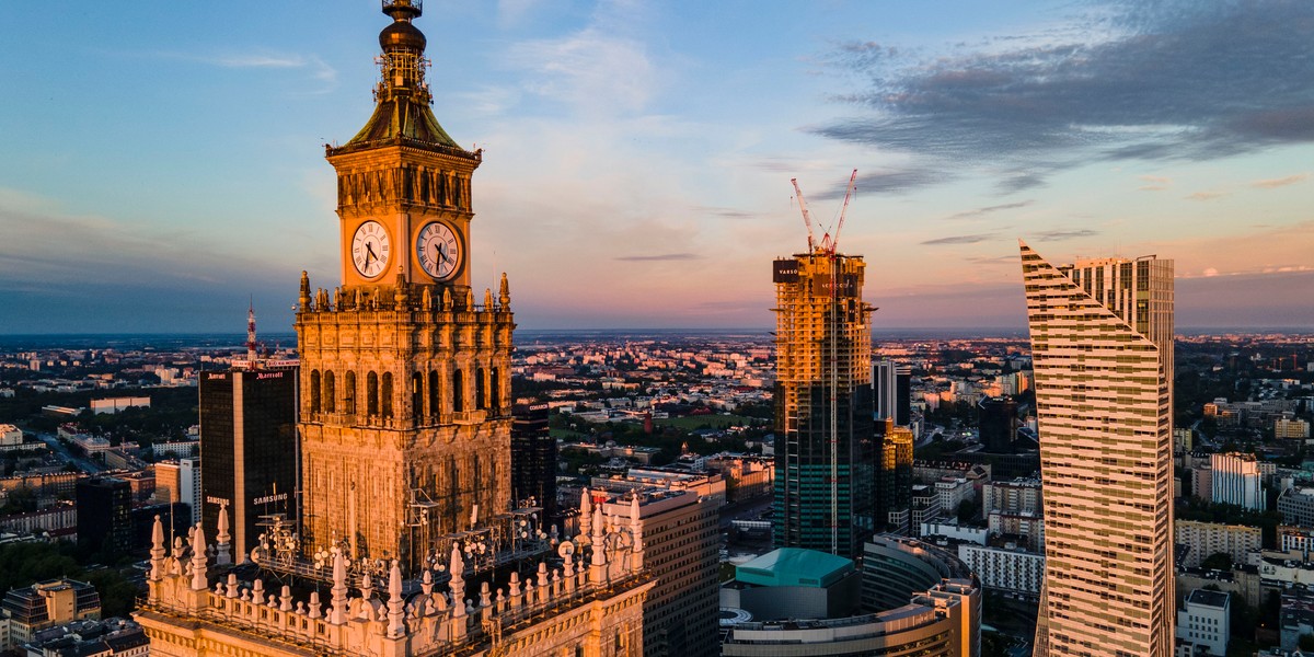 Na tle Europy prezentujemy się bardzo dobrze. Wyprzedzają nas tylko trzy kraje. Tak wynika z analizy reakcji gospodarki i efektów działań rządów w kryzysie pandemicznym przez Polski Instytut Ekonomiczny.