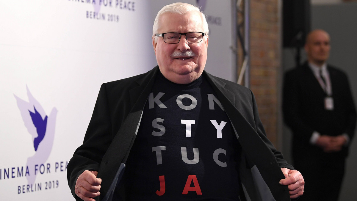 Lech Wałęsa był gościem corocznej berlińskiej gali Cinema for Peace. Wykorzystał tę okazję, by założyć koszulkę z napisem "Konstytucja", czym pochwalił się w mediach społecznościowych. Spotkał się też z Catherine Deneuve.