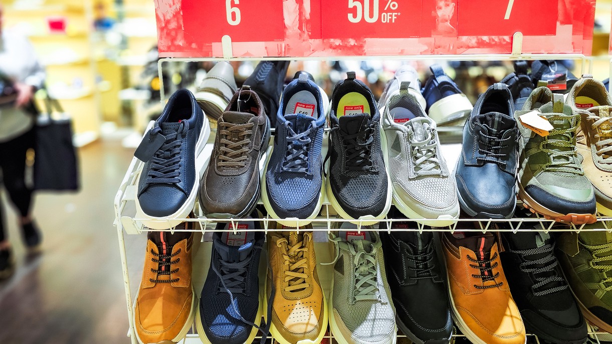 Aký je poplatok za vyskúšanie topánok?