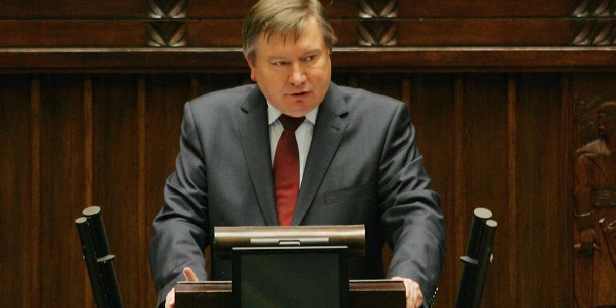 Minister o Smoleńsku: Badamy wątki sprzed 10 lat!