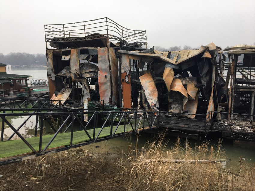 Splav Cunami požar Blok 45