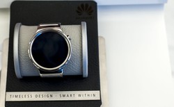 Koniec problemów z małym ekranikiem smartwatcha. Ciekawy patent Huawei odmieni korzystanie z takich gadżetów