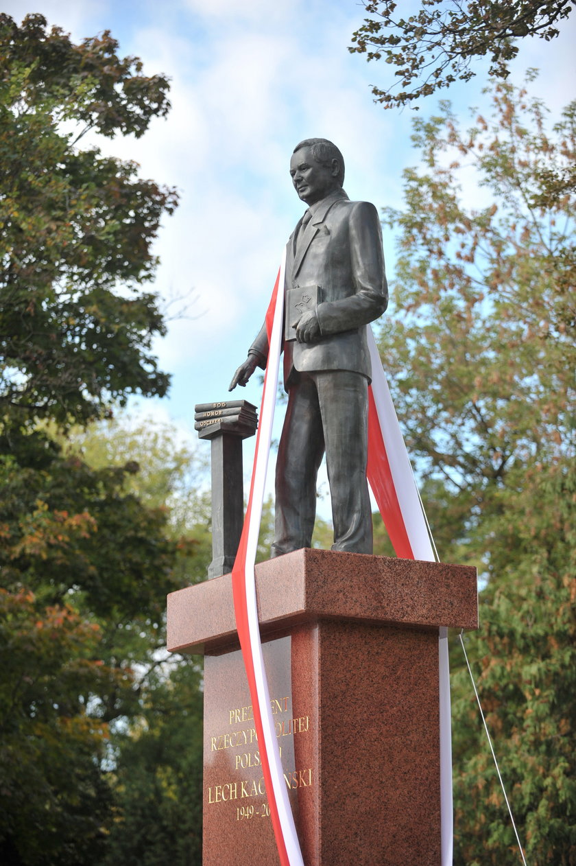 Pomniki Lecha Kaczyńskiego