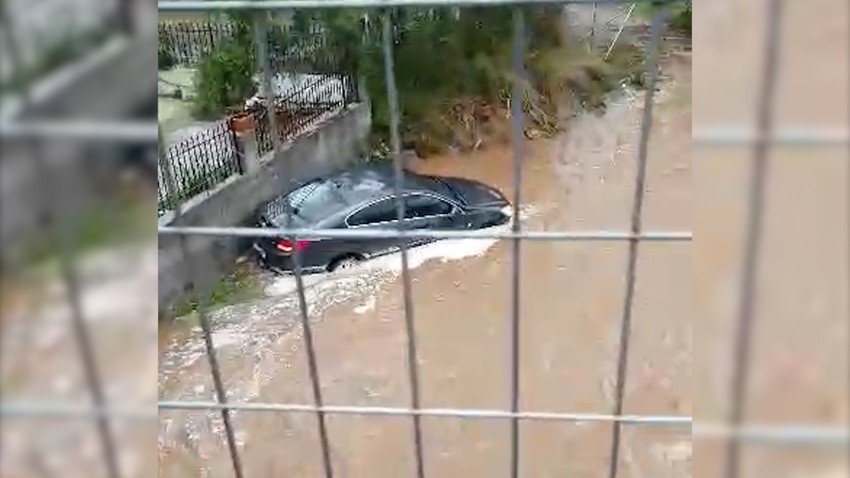 Poplavljen auto u Grčkoj