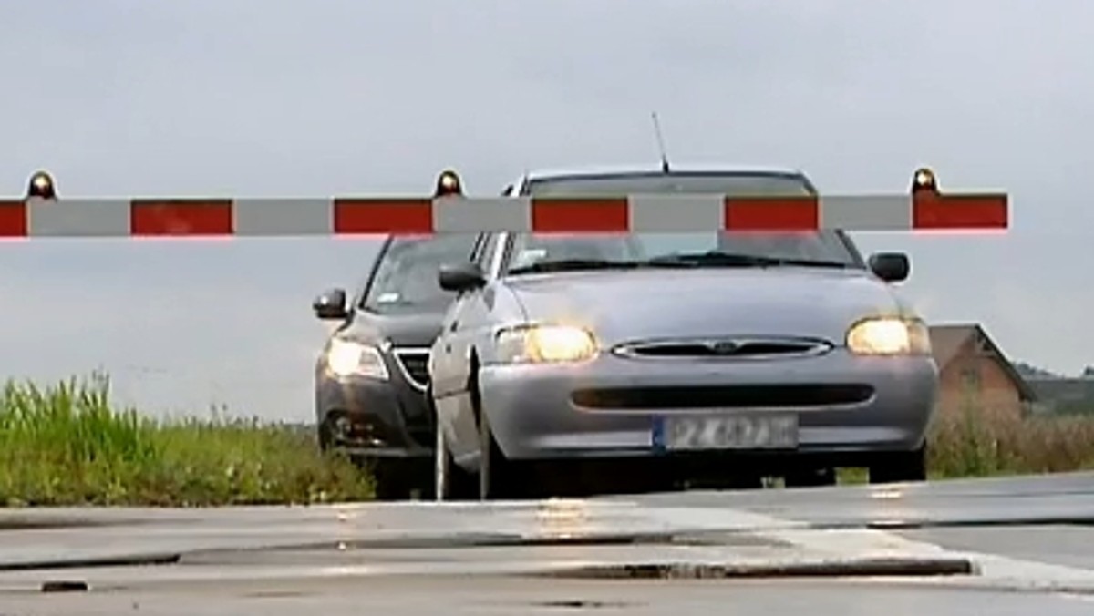 Na przejeździe w Kostrzynie Wielkopolskim koło Poznania przez dwie godziny opuszczony był szlaban. Kierowcy jeździli slalomem między barierkami.