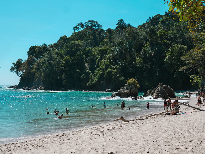 Jedna z wielu plaż Parku Narodowego Manuel Antonio