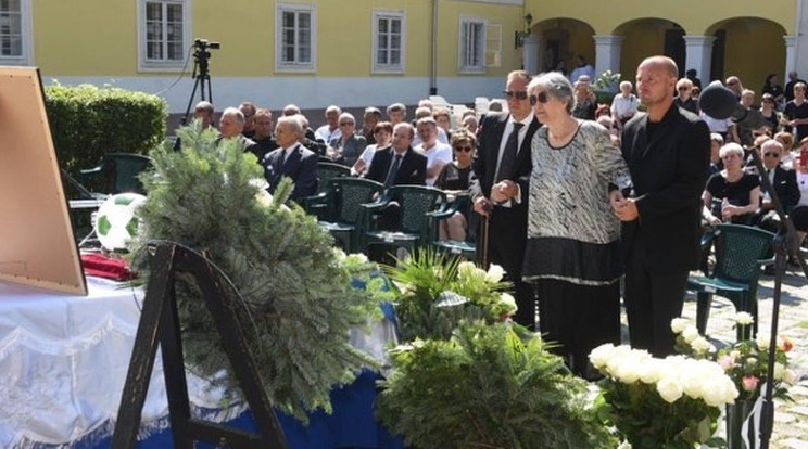 Így búcsúzott férjétől Pécsi Ildikó Fotó: RAS / Oláh Csaba