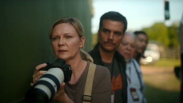 Kirsten Dunst i Wagner Moura w filmie "Civil War"