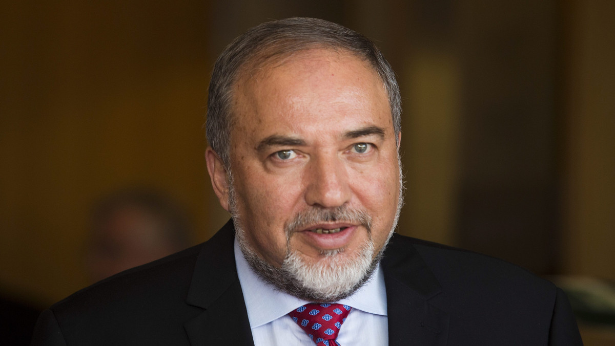 Bliski współpracownik premiera Izraela, szef MSZ Awigdor Lieberman wezwał dzisiaj do odstąpienia Arabom zamieszkanych głównie przez nich terenów na północnych rubieżach kraju oraz do wprowadzenia zachęt materialnych, aby skłonić ludność arabską do emigracji.