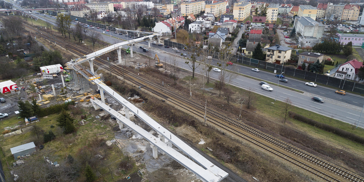 Poczekamy jeszcze na kładkę na Psim Polu