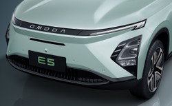 Nowa OMODA E5 wjeżdża do Polski. Zaskoczy styl i gwarancja