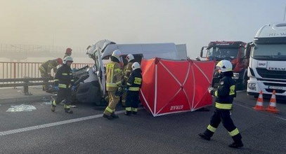 Wypadek na autostradzie. Tylko tyle zostało z busa. Co z pasażerami?