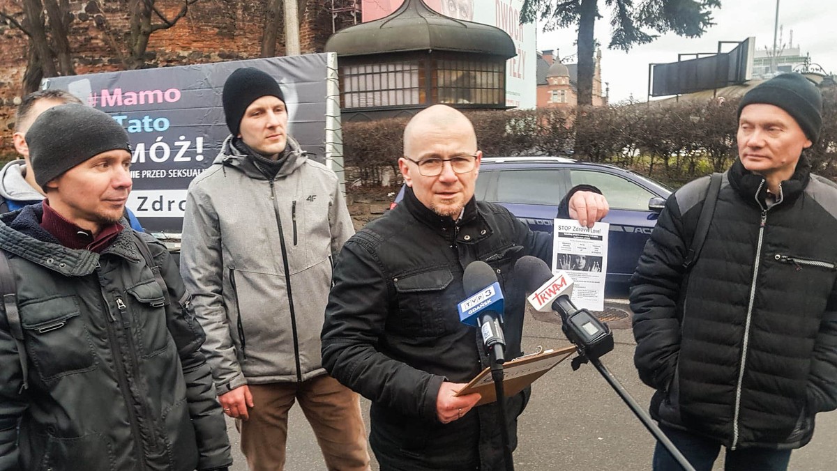 Edukacja seksualna w szkołach. Obwoźny protest na ulicach Gdańska