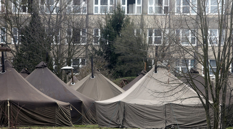 Ezekben a sátrakban élnek a menekültek /Fotó: Weber Zsolt