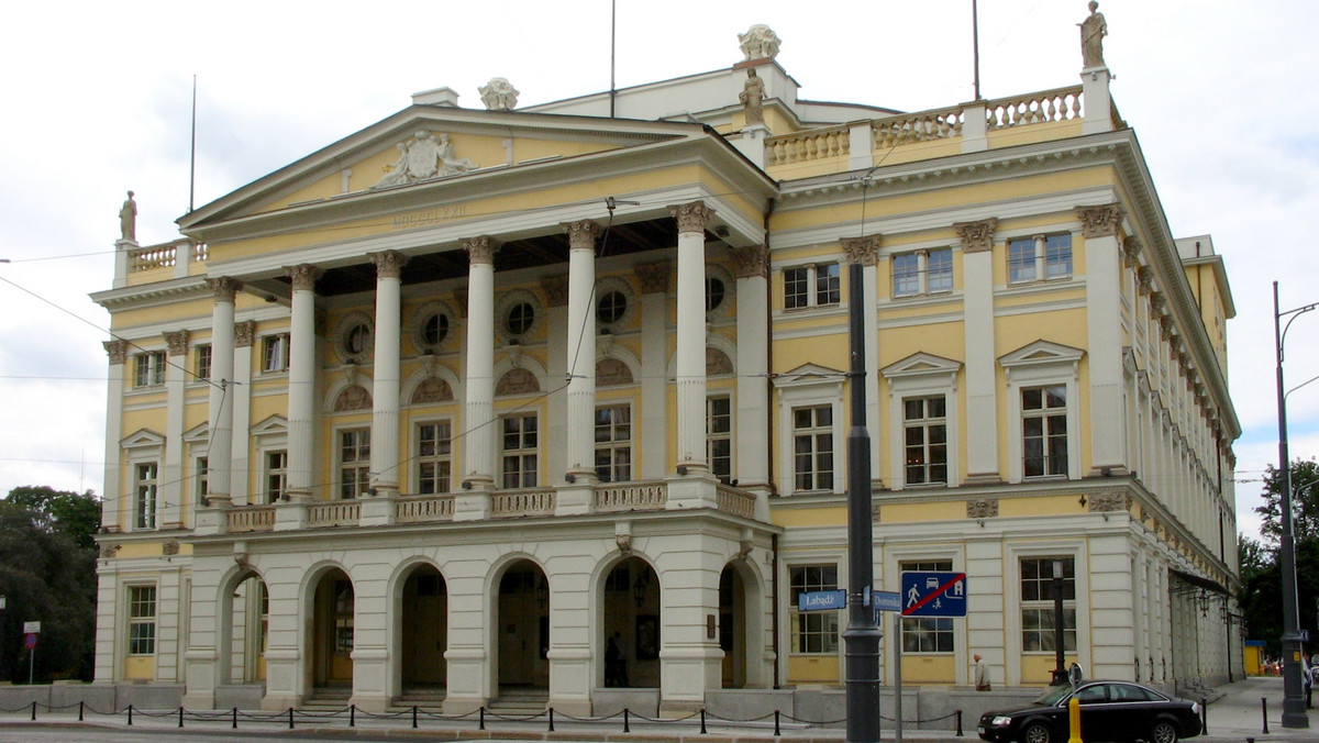 Zarząd województwa dolnośląskiego podjął w poniedziałek uchwałę o odwołaniu dyrektora Opery Wrocławskiej Marcina Nałęcza-Niesiołowskiego. Wcześniej kontrole, przeprowadzone przez NIK oraz urzędników marszałka, wykazały w placówce nieprawidłowości finansowe.