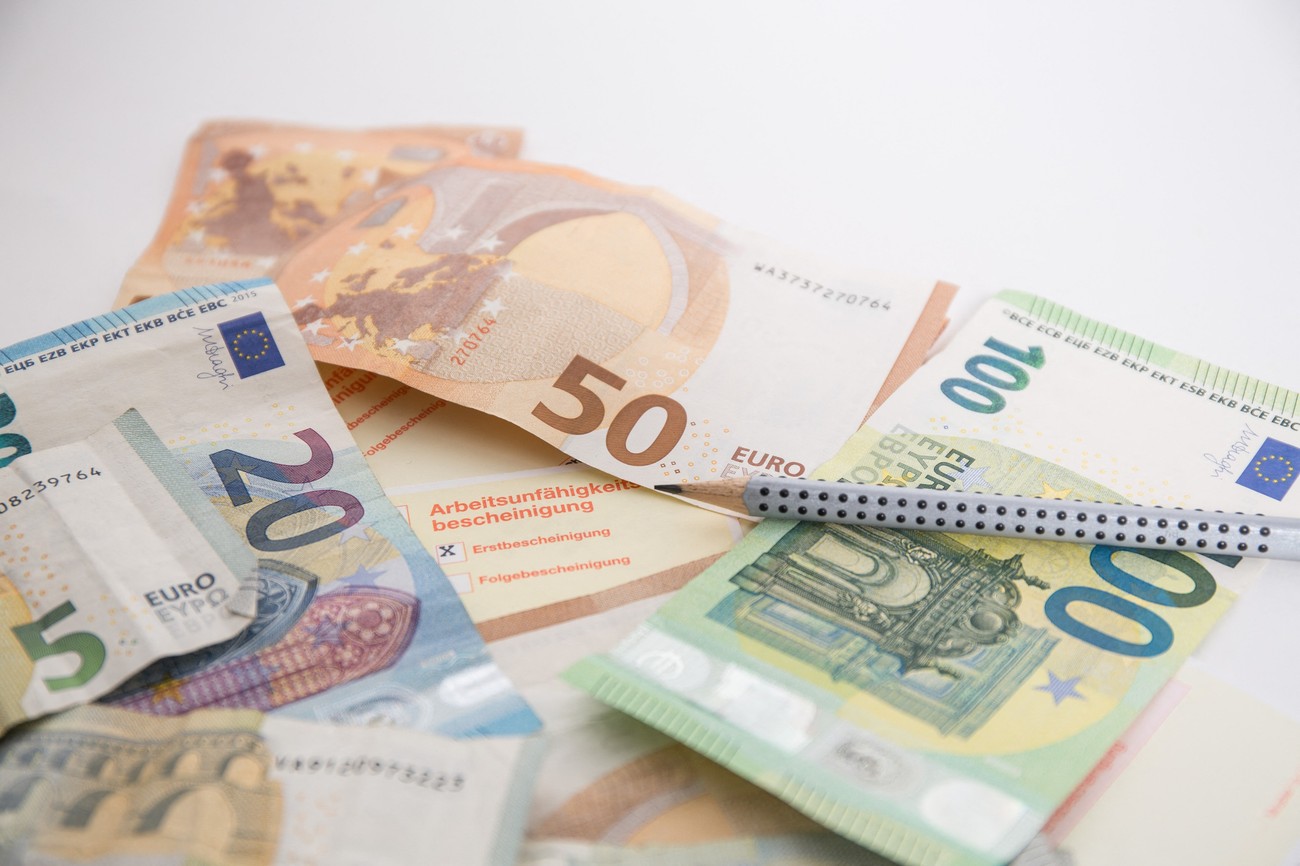 Iz telefona vam bukvalno "curi" novac: Ovo je 5 jednostavnih trikova da uštedite 200 evra mesečno bez ikakvih odricanja