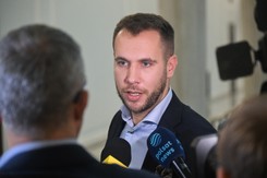 'Barbarzyńcy w natarciu'. Ostre słowa Kanthaka o decyzji wojewody lubelskiego o zdjęciu krzyża