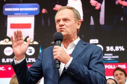 Tusk komentuje orędzie Dudy. "Słowa prezydenta, że trzeba bronić Konstytucji, to ostatni z cudów 2023 roku"