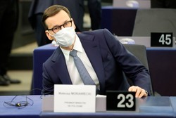 Morawiecki "rozjechany" czy "zbił antypolskie szarże"? Gorące komentarze po debacie w Strasburgu