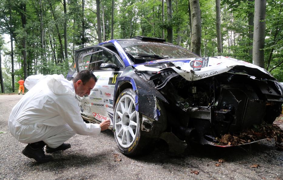 A tragédia a Miskolc Rallyn történt, az autó jobb oldala sérült meg a szerencsétlen balesetben /Fotó: MTI-Vajda János