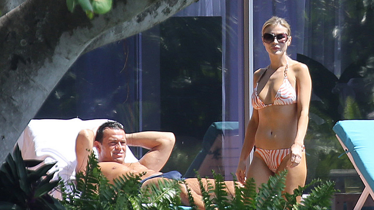 Joanna Krupa i Romain Zago na basenie